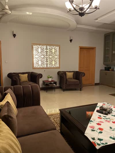 7 seater new condition sofa set