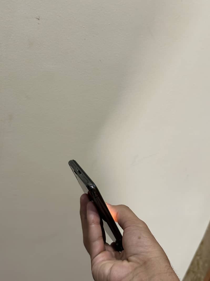 Apple iPhone X 3