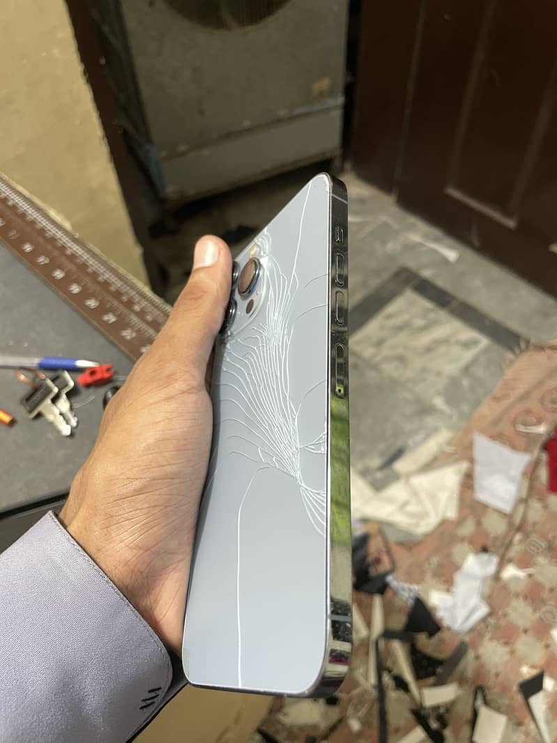 Apple iPhone 13 Pro Max 4
