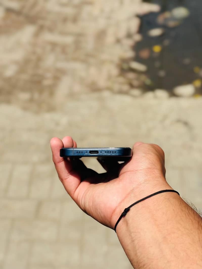 Apple iPhone 15 Pro 4