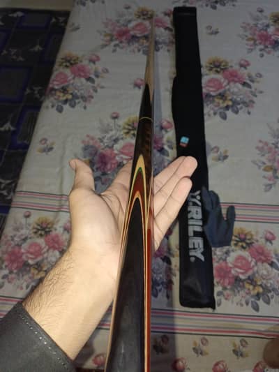 Peradon 3 piece snooker cue with accessories