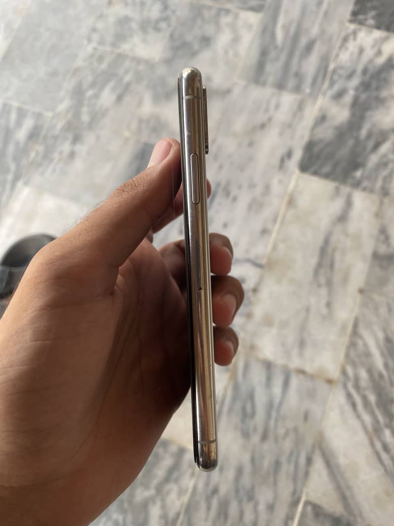 Apple iPhone X 2