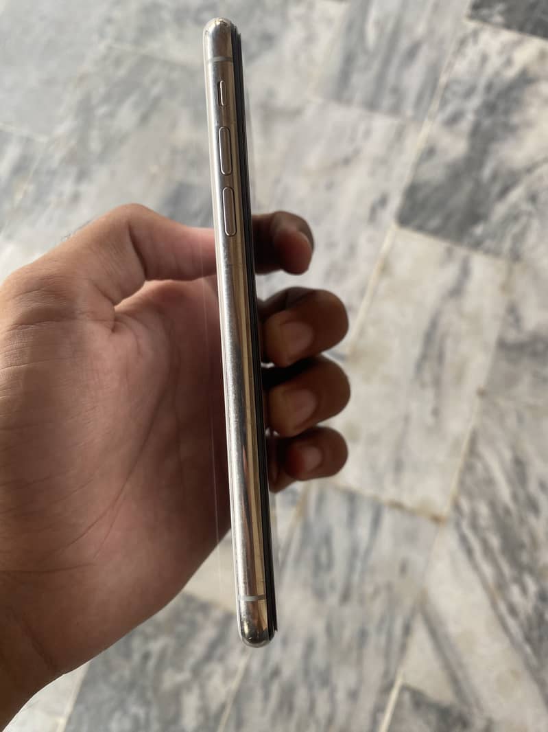 Apple iPhone X 3