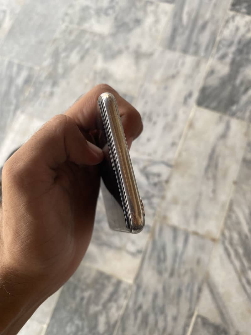 Apple iPhone X 5