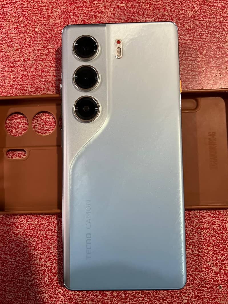 Tecno CAMON 40 Pro 0