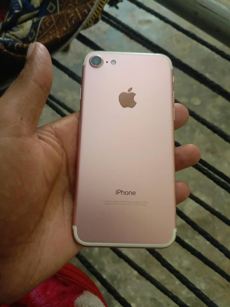 Apple iPhone 7 1