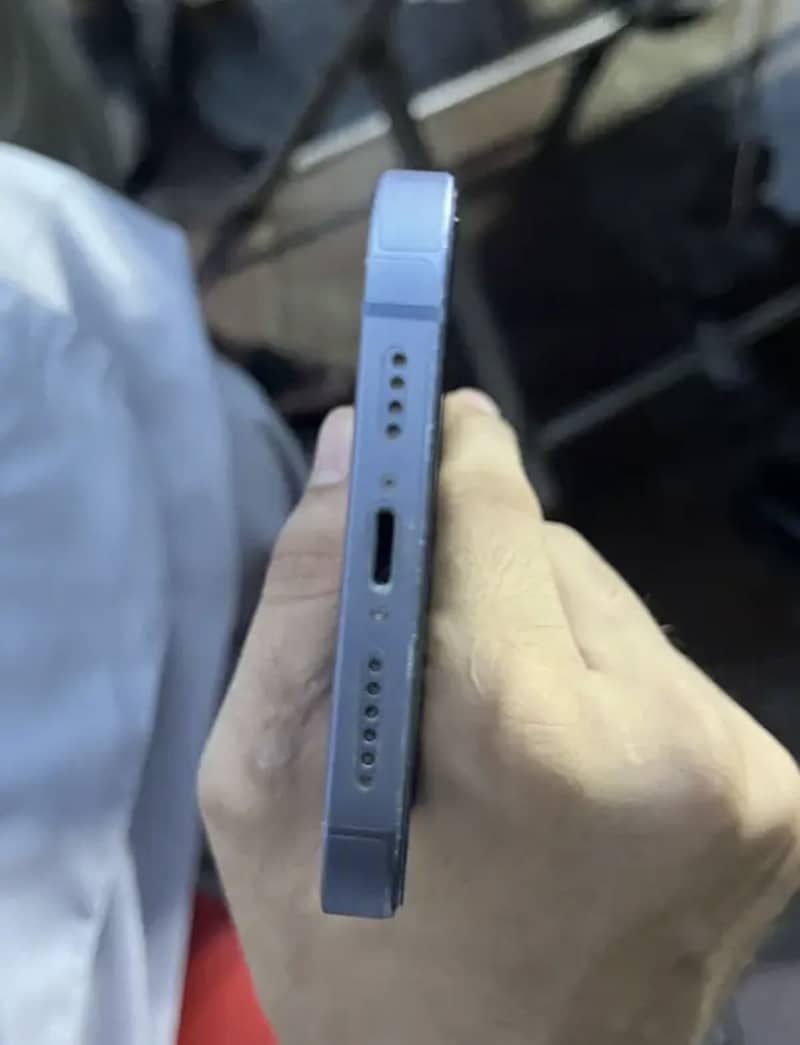 Apple iPhone 14 3