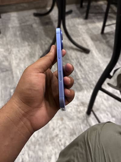 Apple iPhone 16