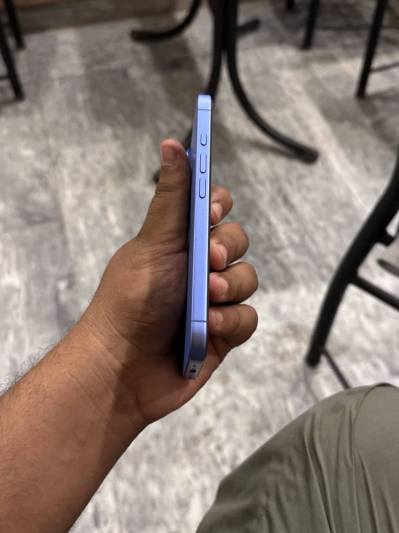 Apple iPhone 16 2