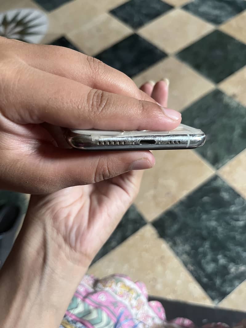 Apple iPhone 11 Pro 1