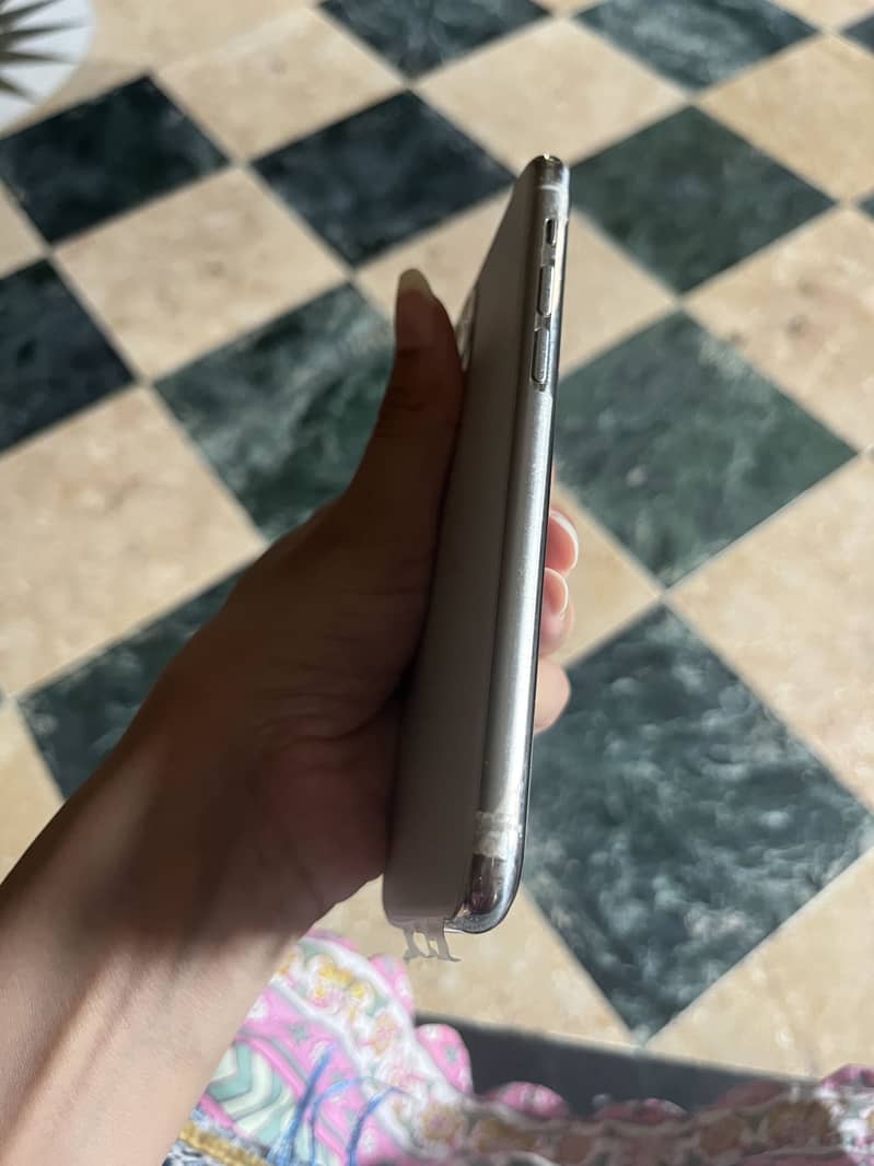 Apple iPhone 11 Pro 2