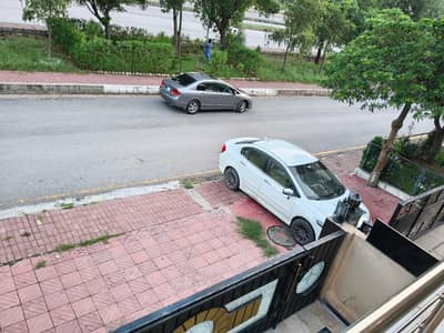 10 Marla upper portion for rent near park musjid or commercial