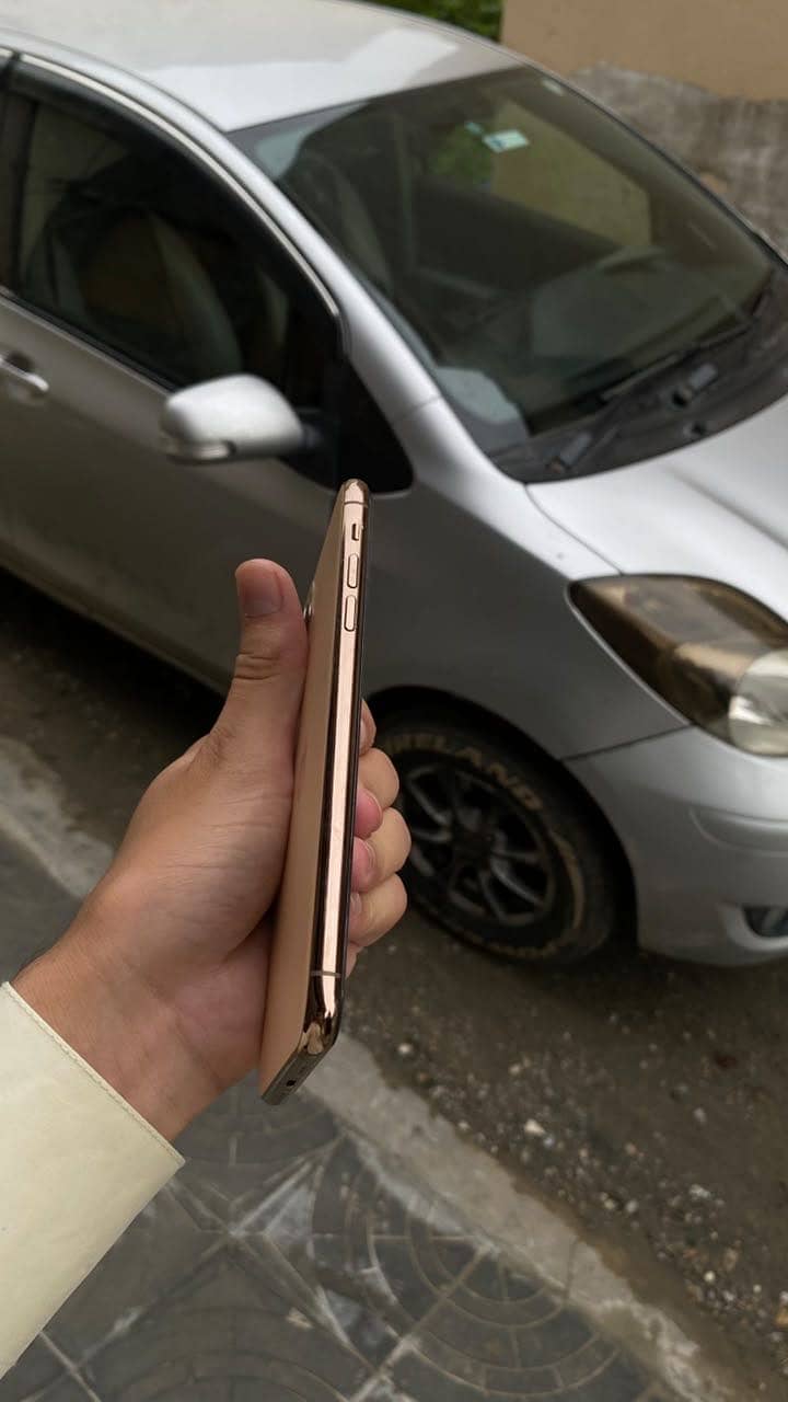 Apple iPhone 11 Pro Max 8
