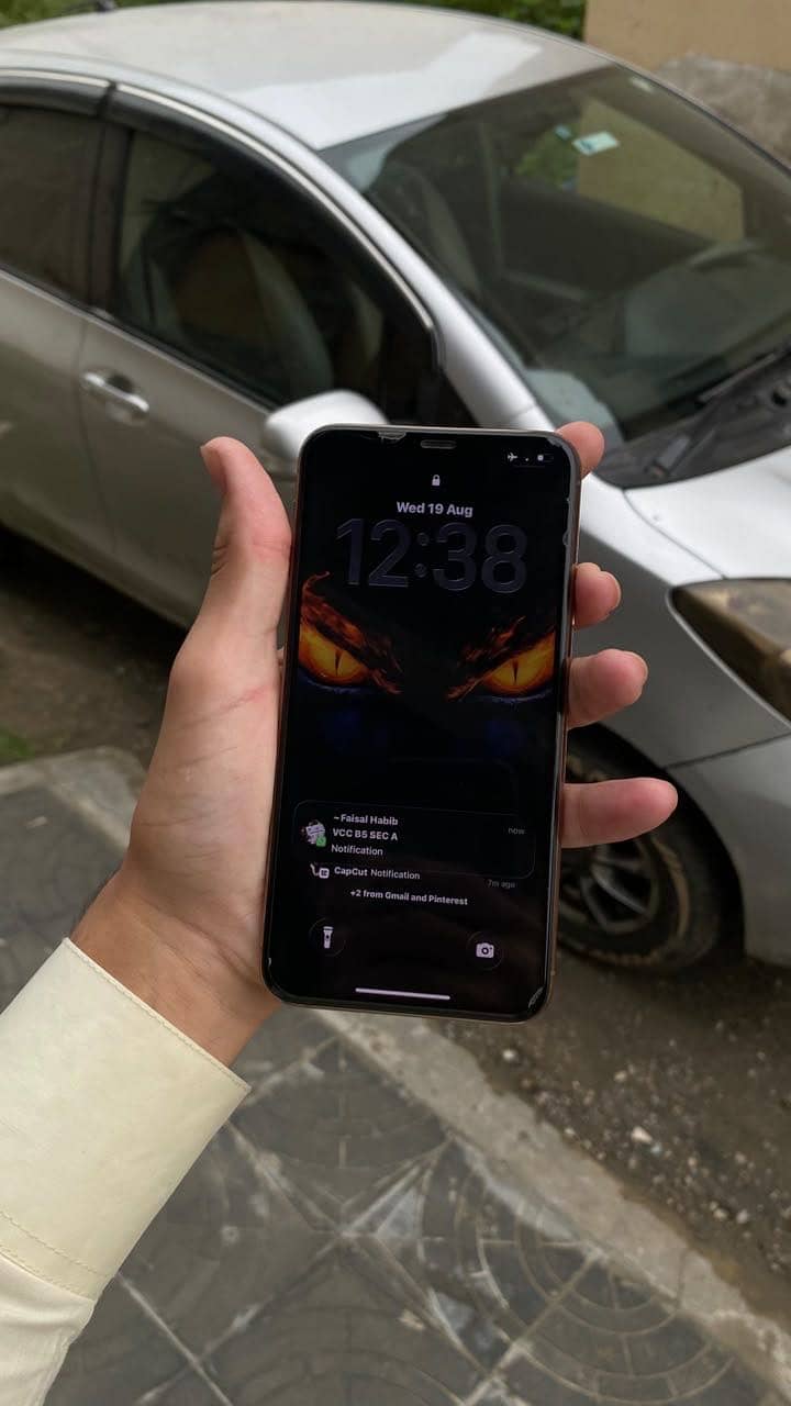 Apple iPhone 11 Pro Max 10