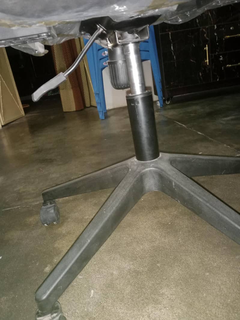 Computer chair & Tabel 3