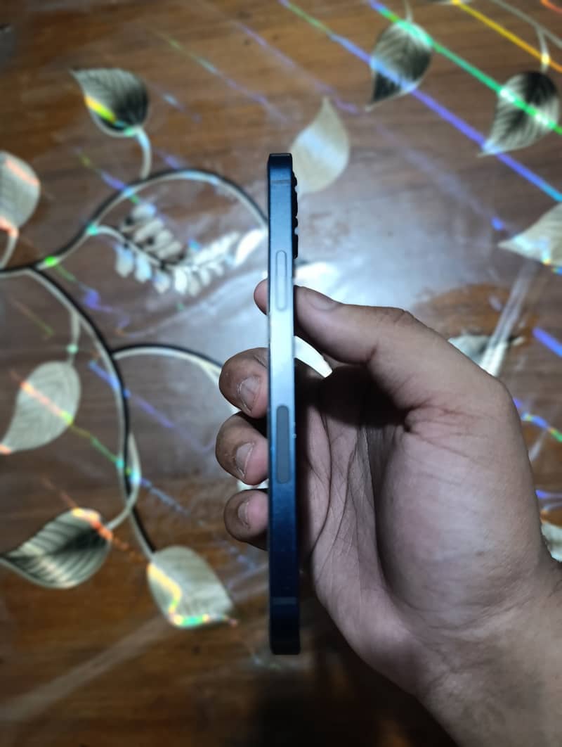 Apple iPhone 12 3
