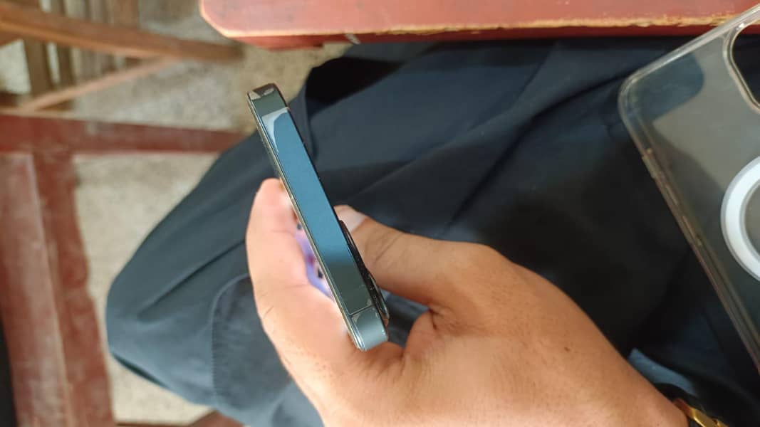 IPhone 13 3