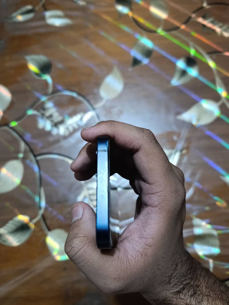 Apple iPhone 12 4