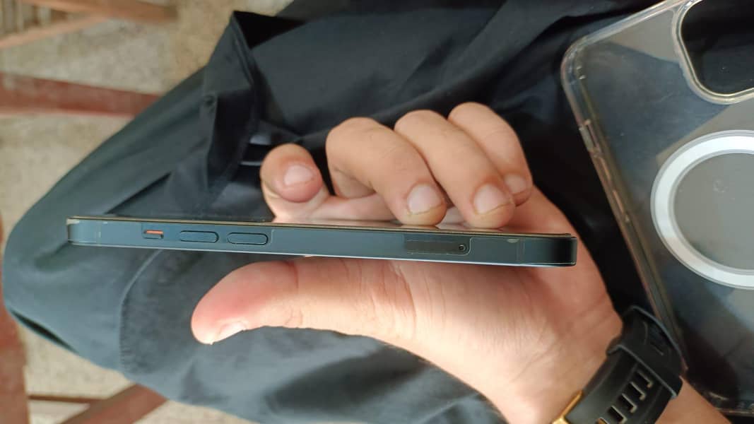 IPhone 13 2