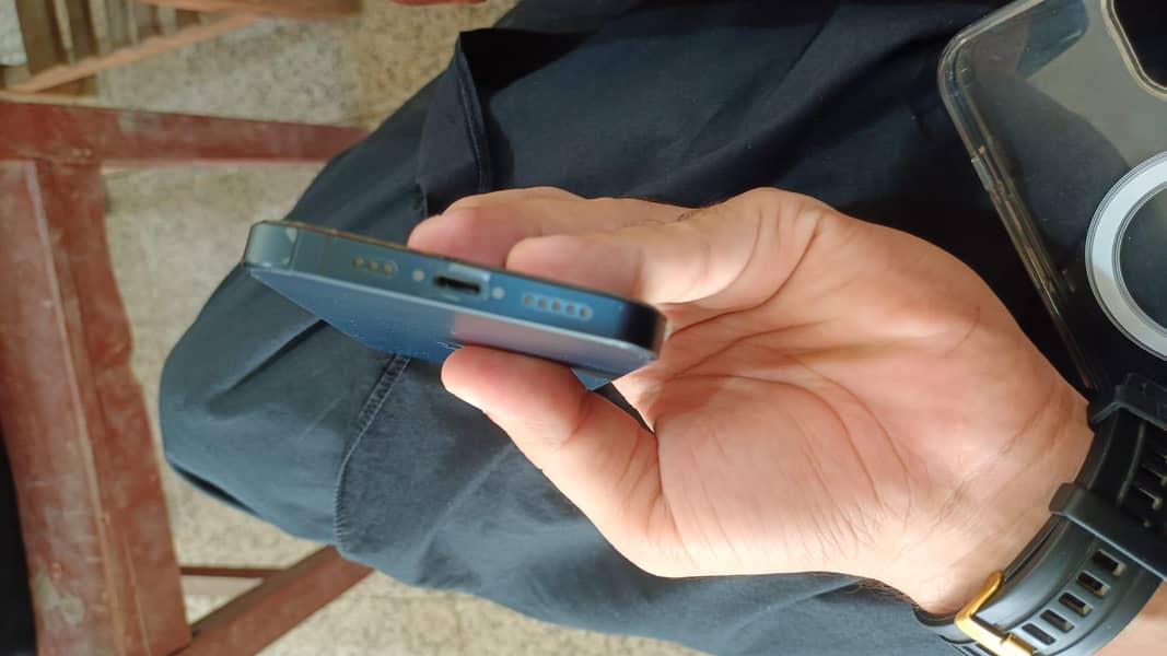 IPhone 13 4