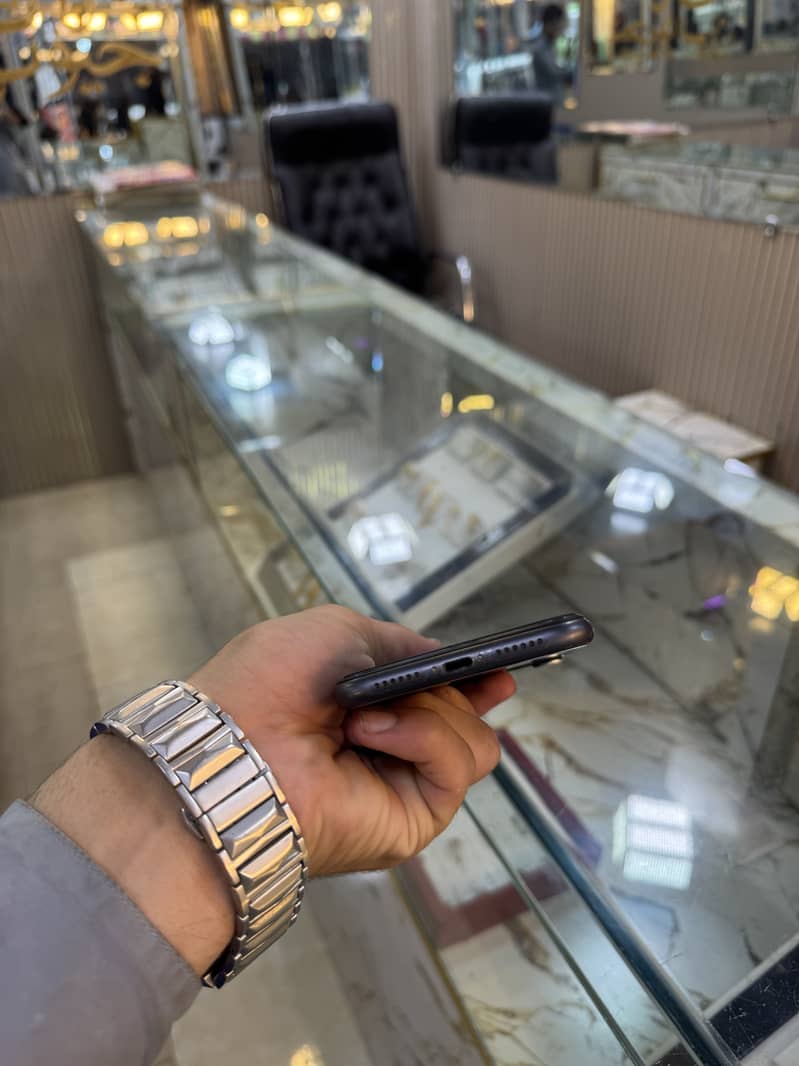 Apple iPhone 11 1