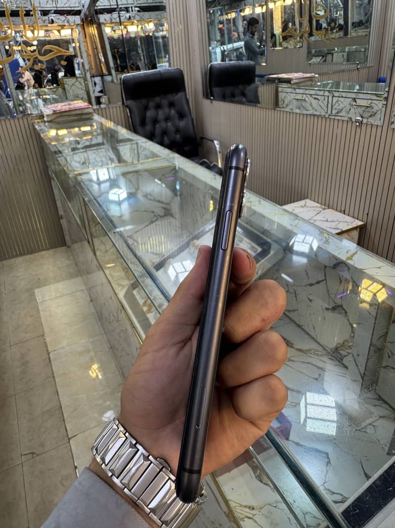 Apple iPhone 11 2