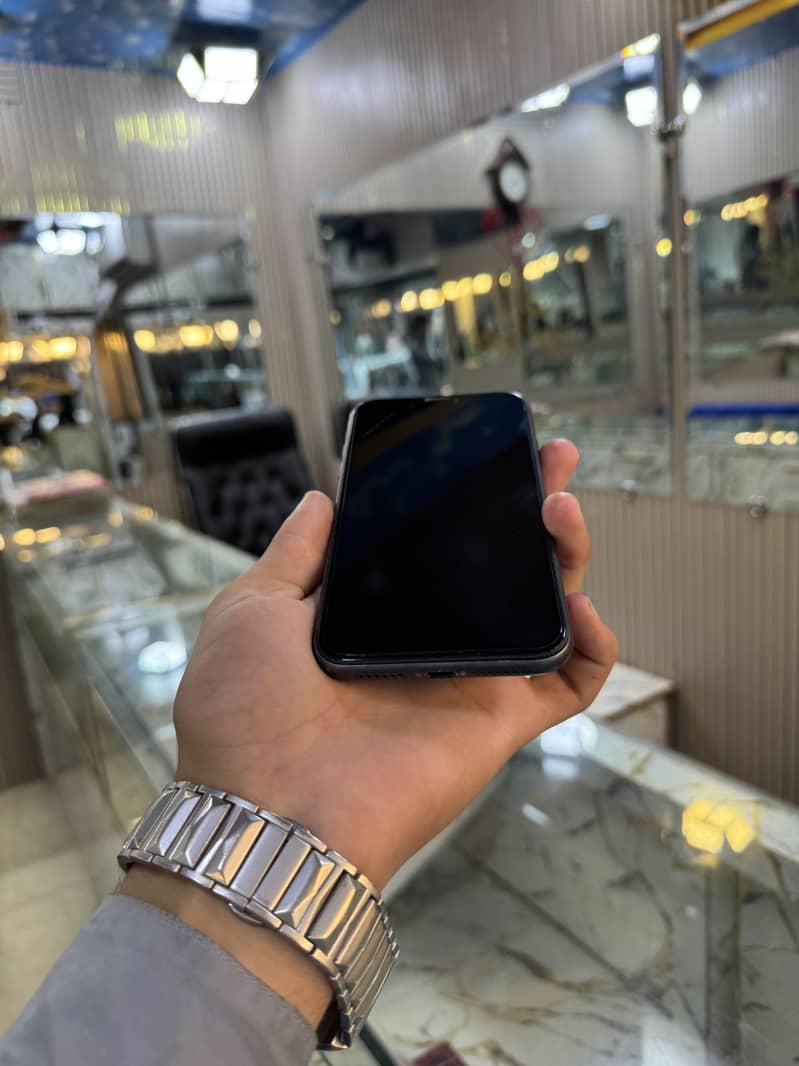 Apple iPhone 11 4