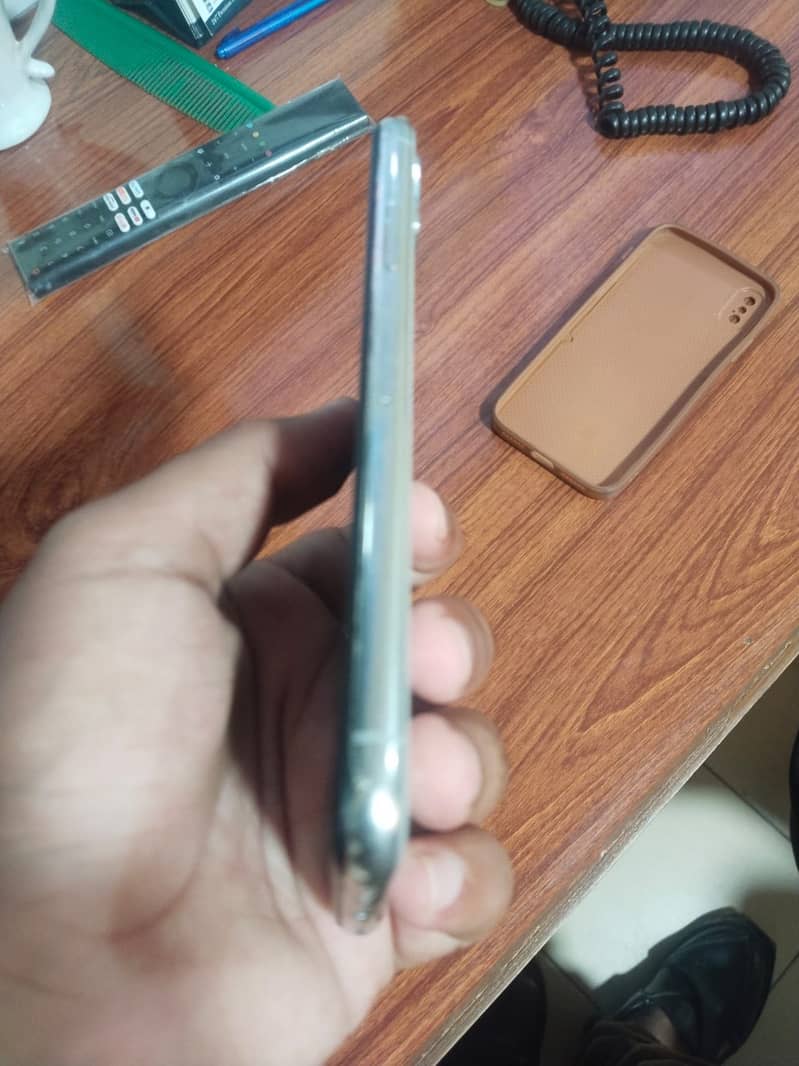Apple iPhone X 3