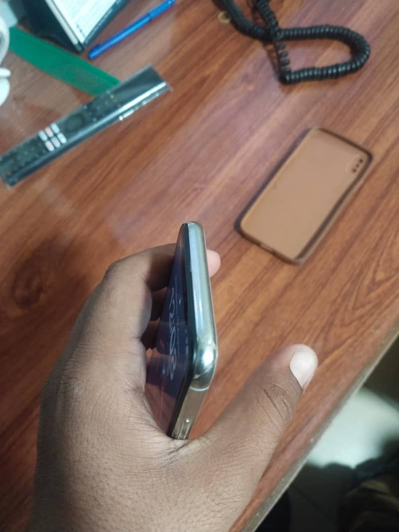 Apple iPhone X 5