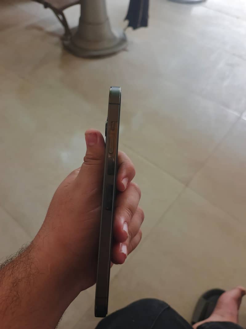 Apple iPhone 13 Pro Max 4