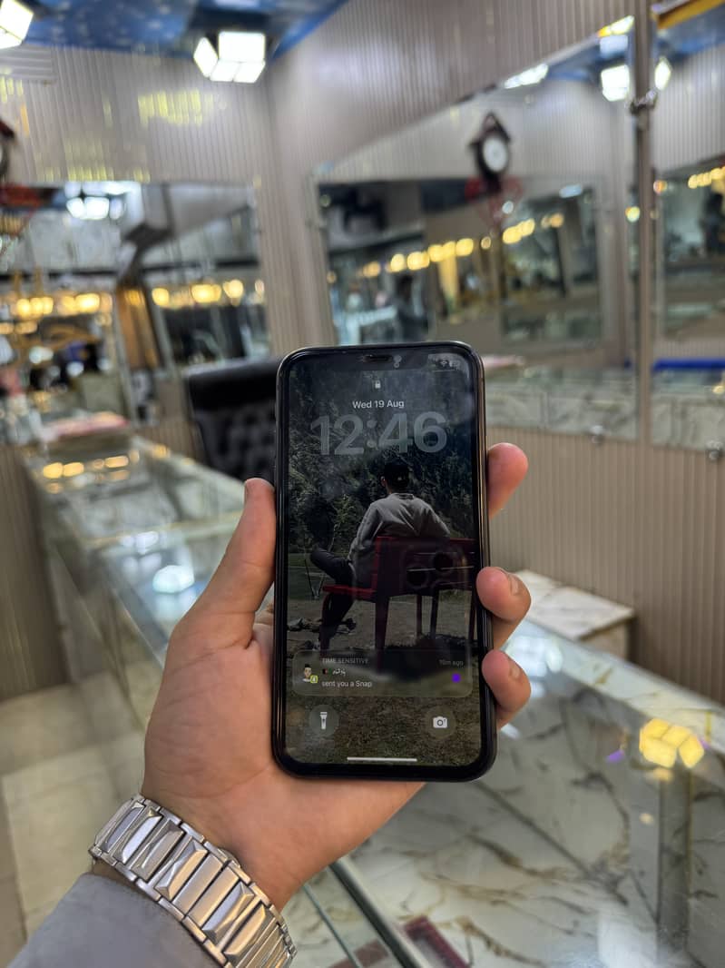 Apple iPhone 11 0