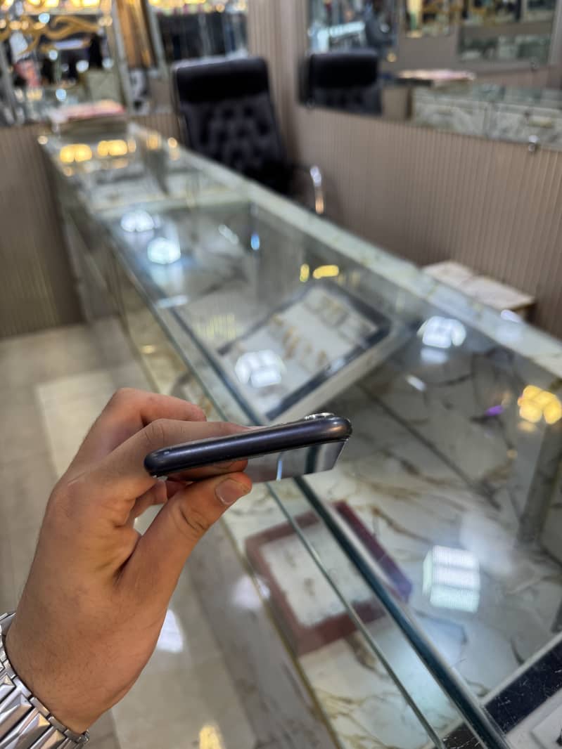 Apple iPhone 11 5