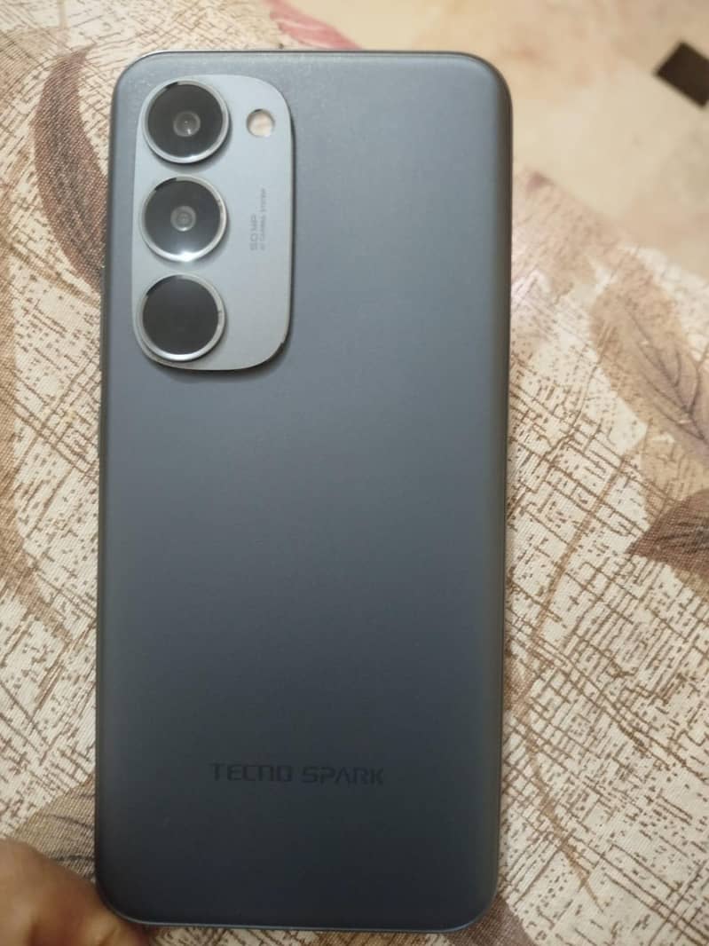 Tecno CAMON 40 Pro plus 0