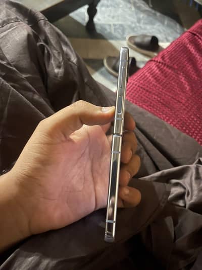 Samsung Mobile Z Flip 4