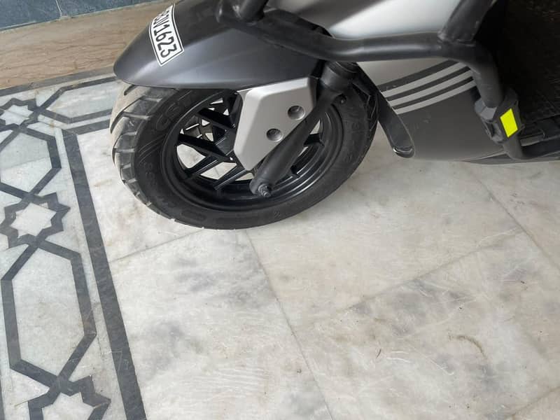 Revoo e52 4