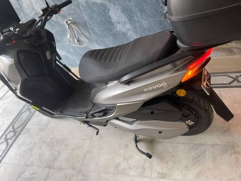 Revoo e52 2
