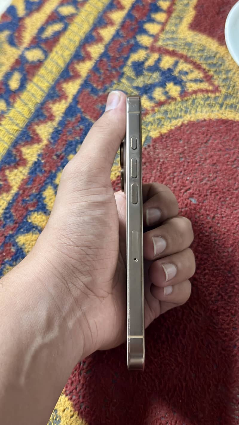 Apple iPhone 16 Pro 1