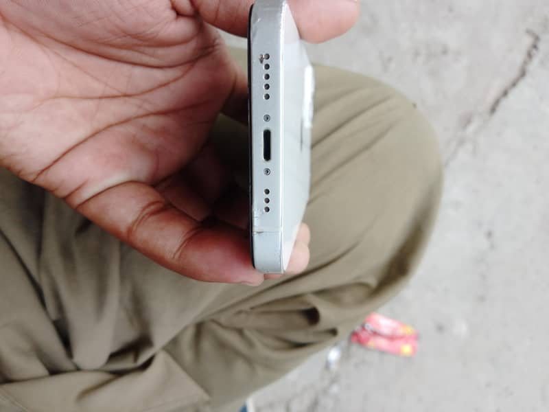 Apple iPhone 13 3