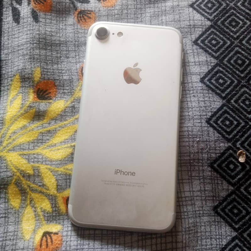 Apple iPhone 7 2