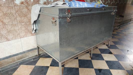 METAL  TRUNK  6X3 FT