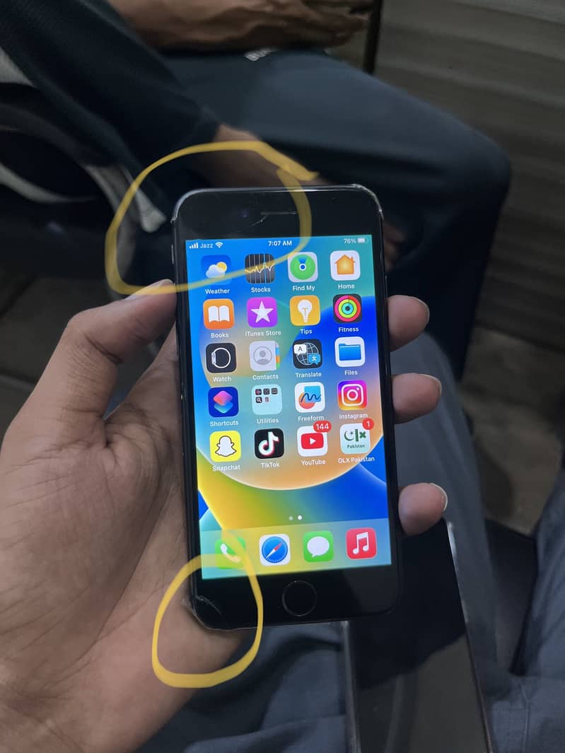 Apple iPhone 8 1