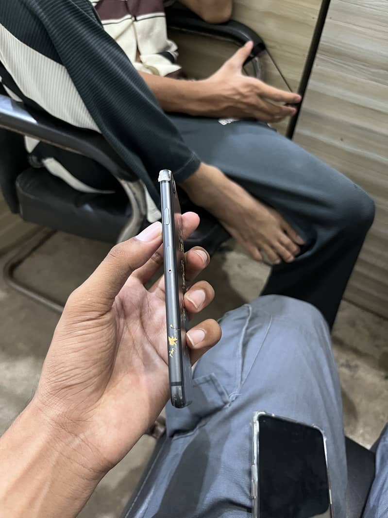 Apple iPhone 8 6