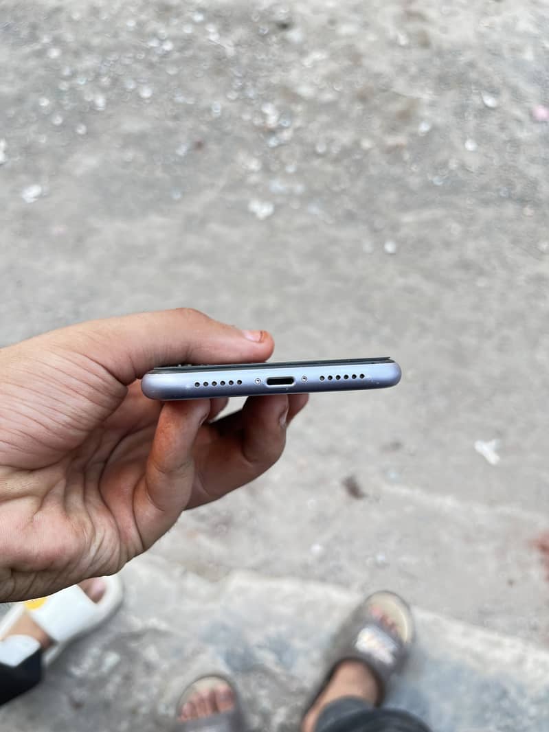 Apple iPhone 11 3