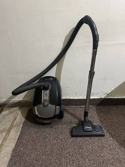 Working Vacuum Cleaner
