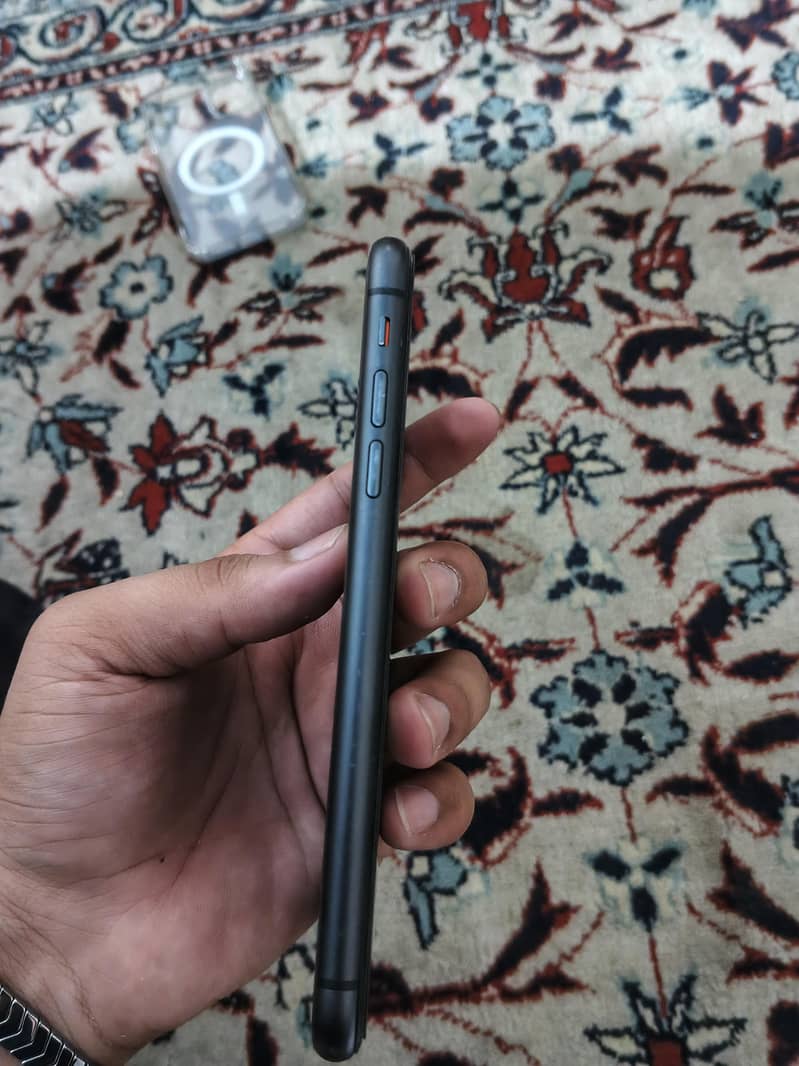 Apple iPhone 11 3