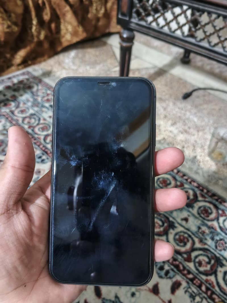Apple iPhone 11 4