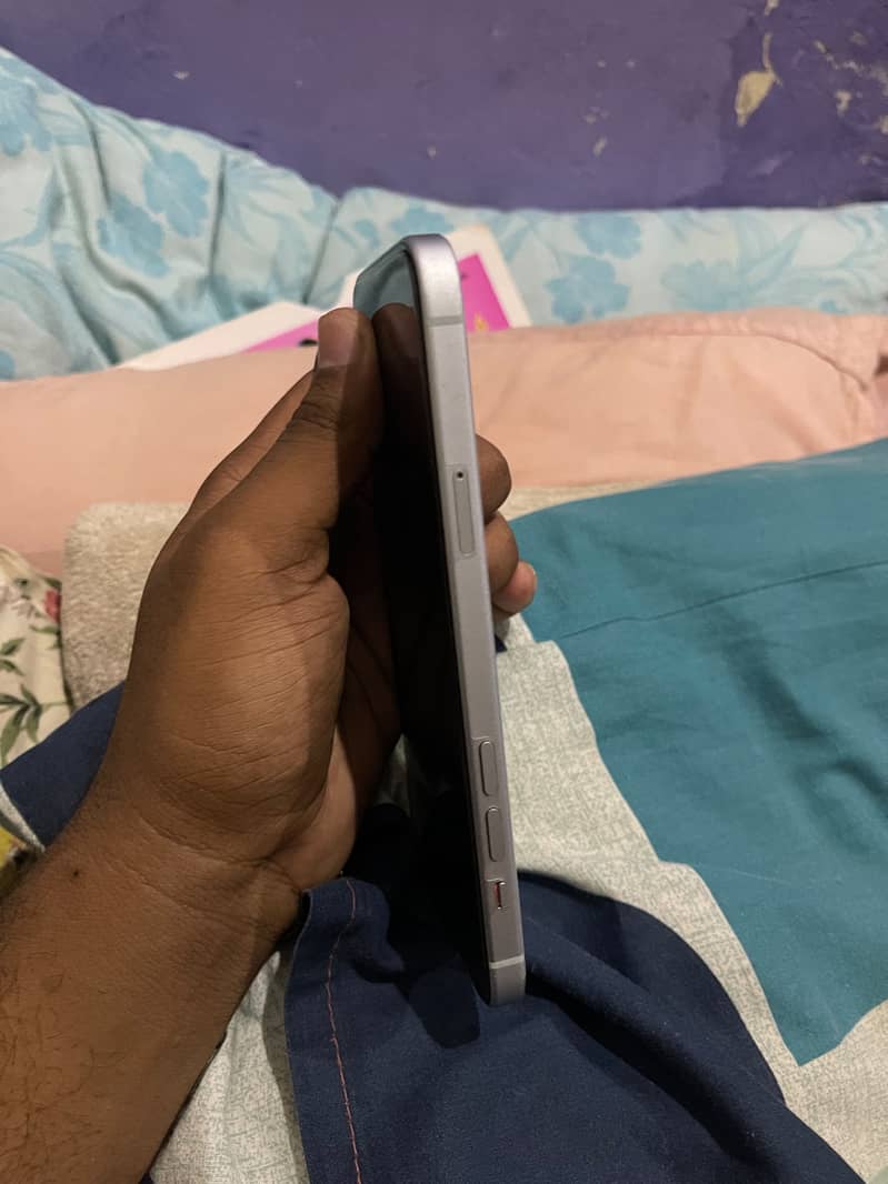 Apple iPhone 15 plus 4