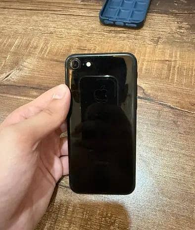 Apple iPhone 7 2
