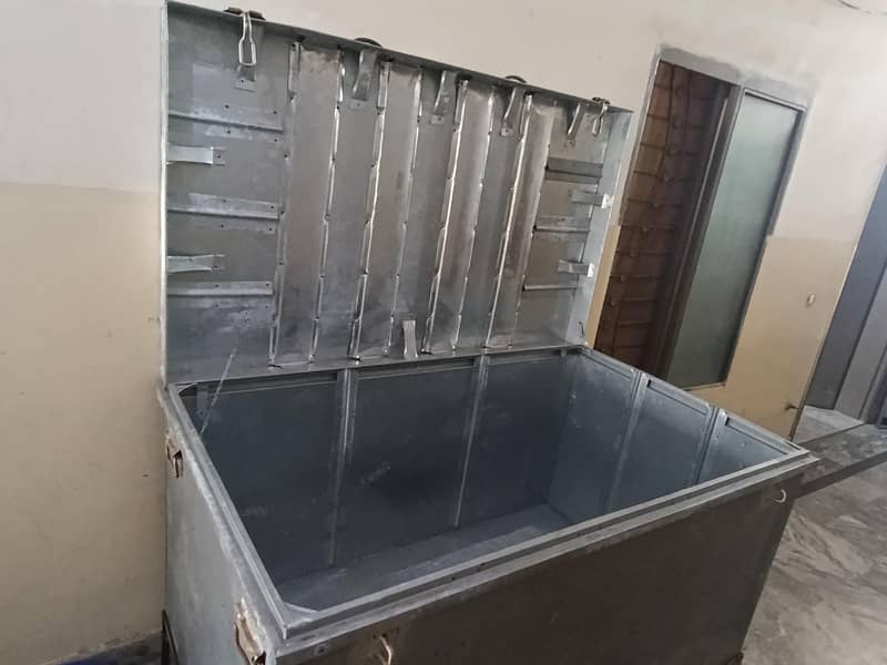 پیٹی۔۔۔ٹرنک برائے فروخت 0