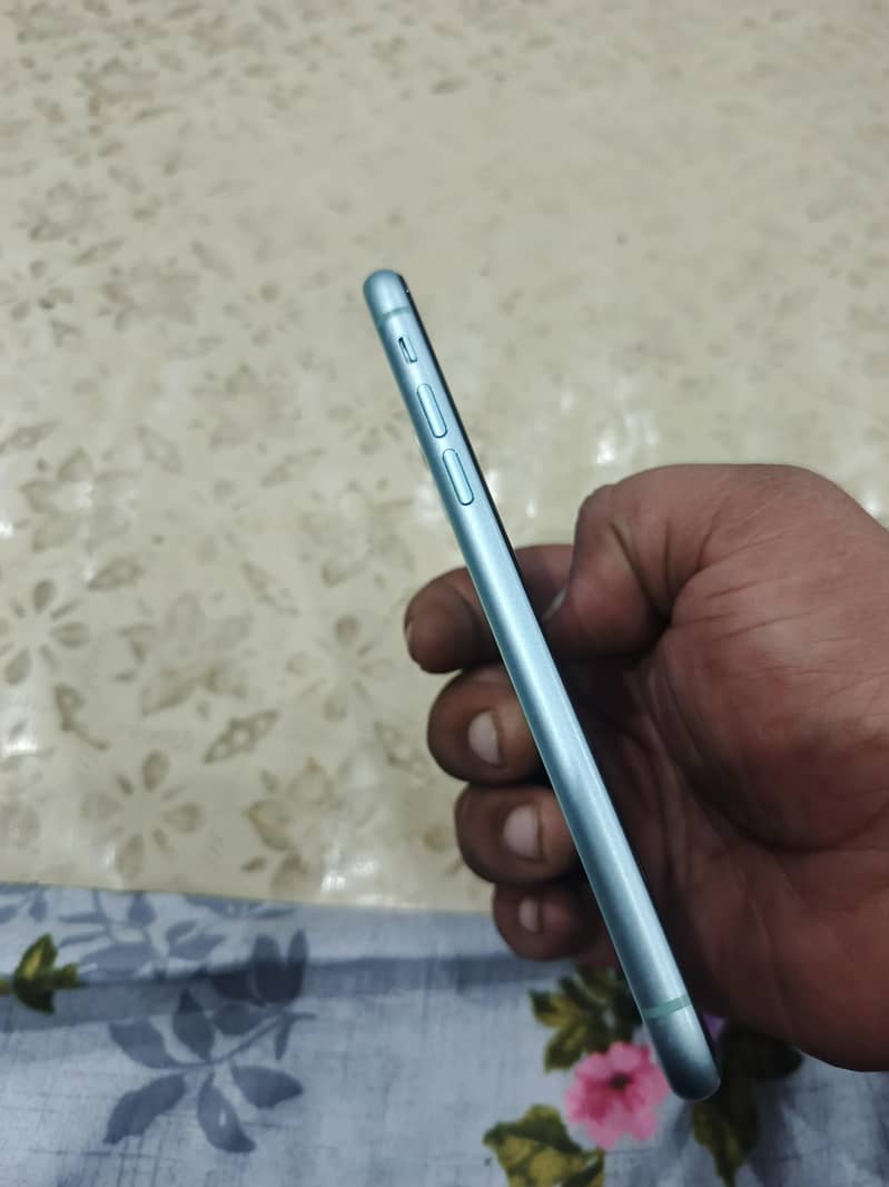 Apple iPhone 11 3